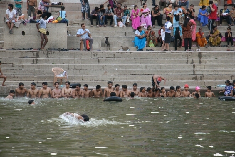 Schwimmunterricht im Ganges